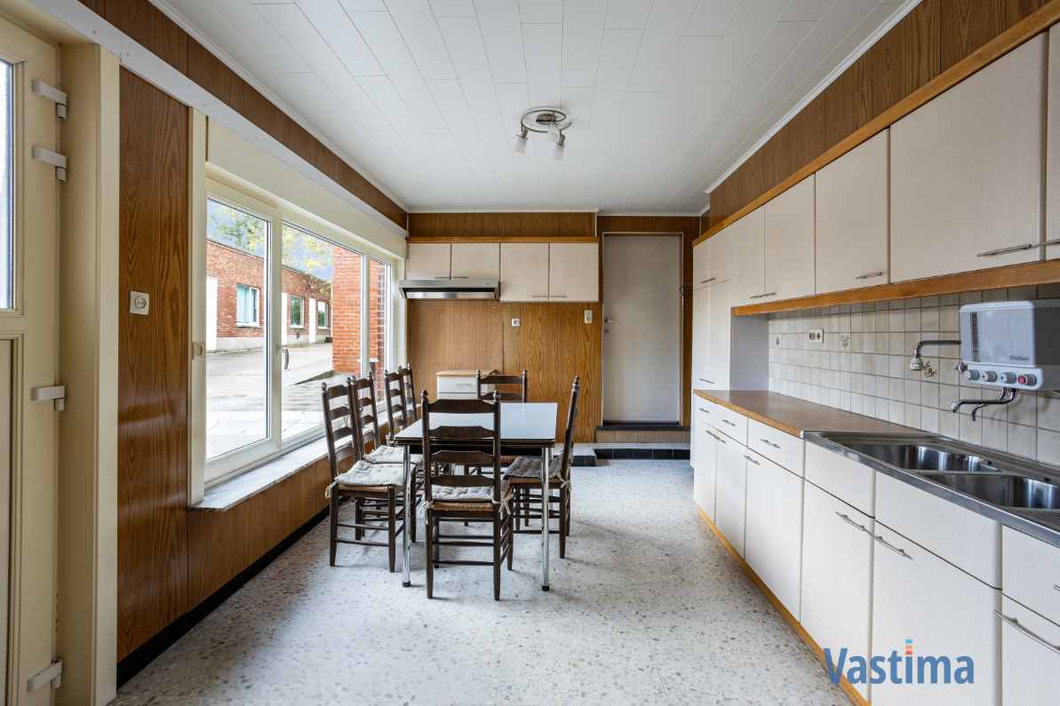 Immo Vastima - Huis Te koop Wieze - Woning met opslagruimte en grond op strategische ligging