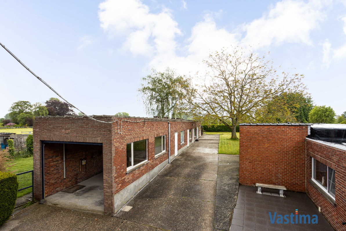 Immo Vastima - Huis Te koop Wieze - Woning met opslagruimte en grond op strategische ligging