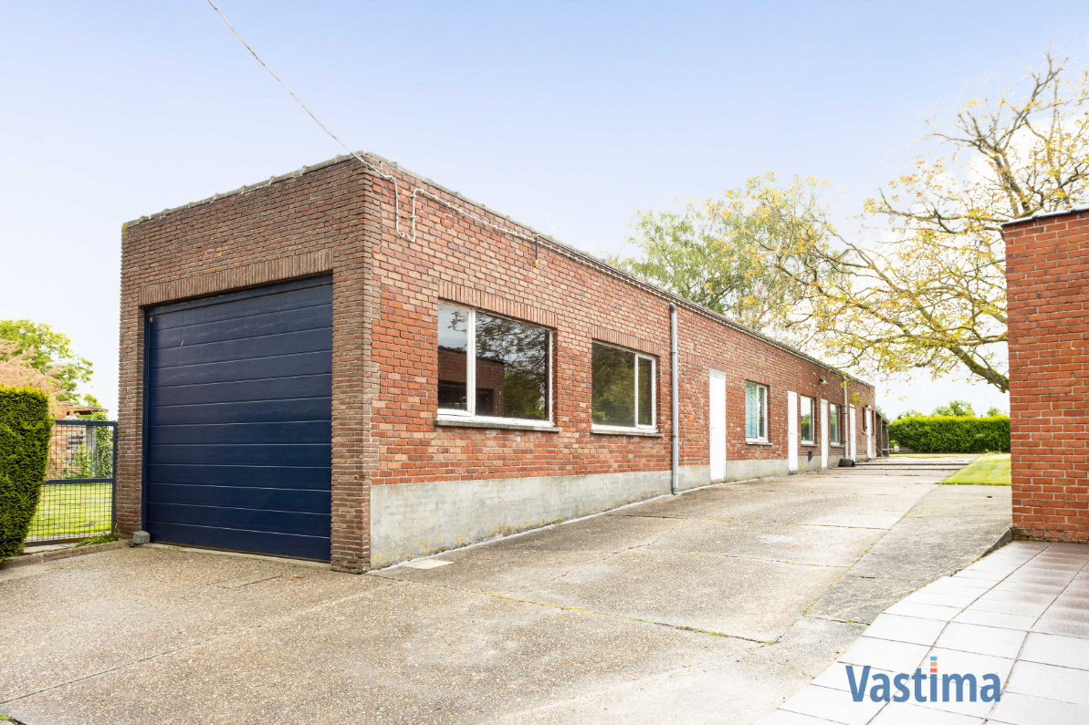 Immo Vastima - Huis Te koop Wieze - Woning met opslagruimte en grond op strategische ligging