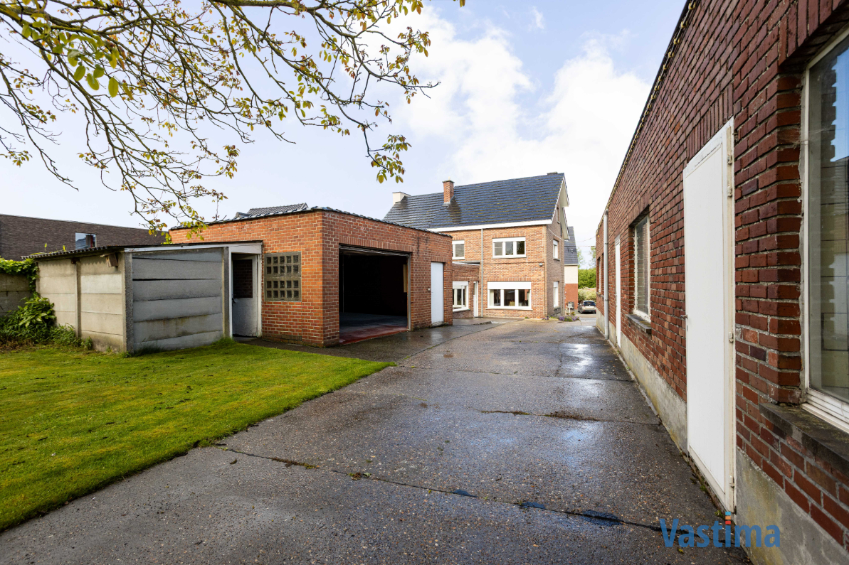 Immo Vastima - Huis Te koop Wieze - Woning met opslagruimte en grond op strategische ligging