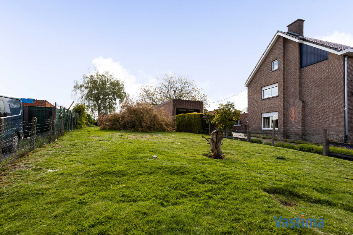 Immo Vastima - Huis Te koop Wieze - Woning met opslagruimte en grond op strategische ligging