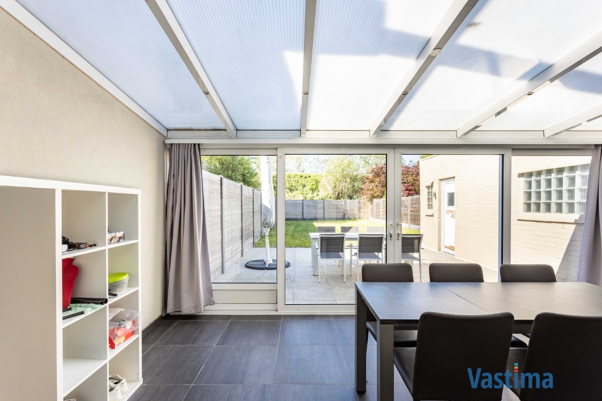Immo Vastima - Huis Te koop Erembodegem - Lichtrijke halfopen bebouwing met 3 slaapkamers, tuin en garage