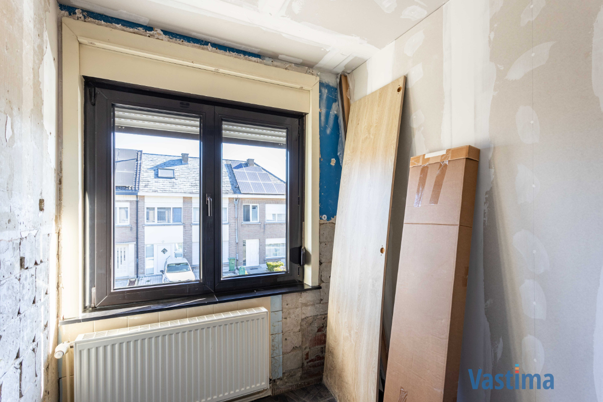 Immo Vastima - Huis Te koop Erembodegem - Lichtrijke halfopen bebouwing met 3 slaapkamers, tuin en garage
