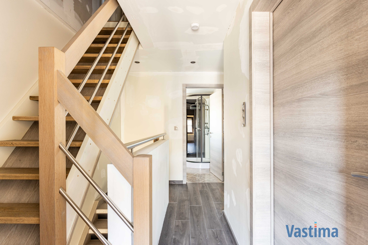 Immo Vastima - Huis Te koop Erembodegem - Lichtrijke halfopen bebouwing met 3 slaapkamers, tuin en garage