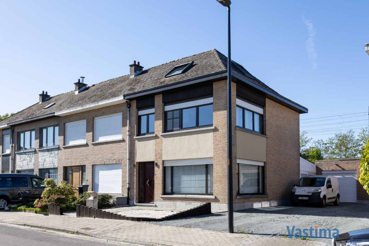 Immo Vastima - Huis Te koop Erembodegem - Lichtrijke halfopen bebouwing met 3 slaapkamers, tuin en garage