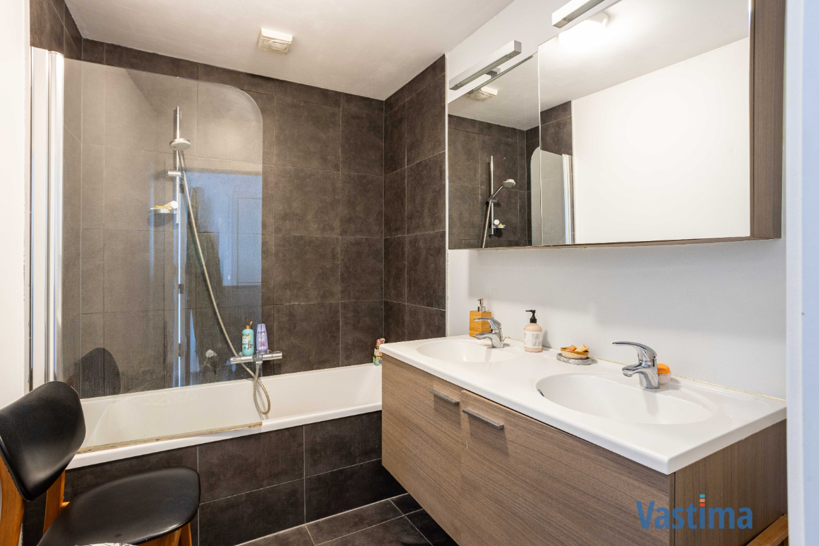 Immo Vastima - Appartement Te koop Aalst - Lichtrijk appartement met 2 terrassen, staanplaats en extra zolderruimte