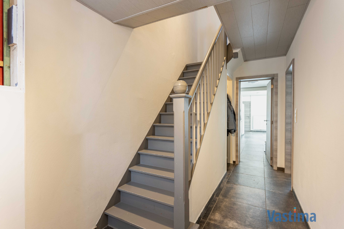 Immo Vastima - Huis Te koop Denderleeuw - Instapklare gezinswoning met 2 staanplaatsen, zonnige tuin en parkzicht