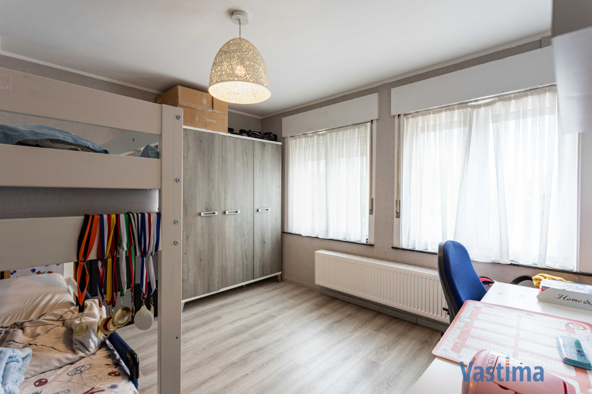 Immo Vastima - Huis Te koop Denderleeuw - Instapklare gezinswoning met 2 staanplaatsen, zonnige tuin en parkzicht
