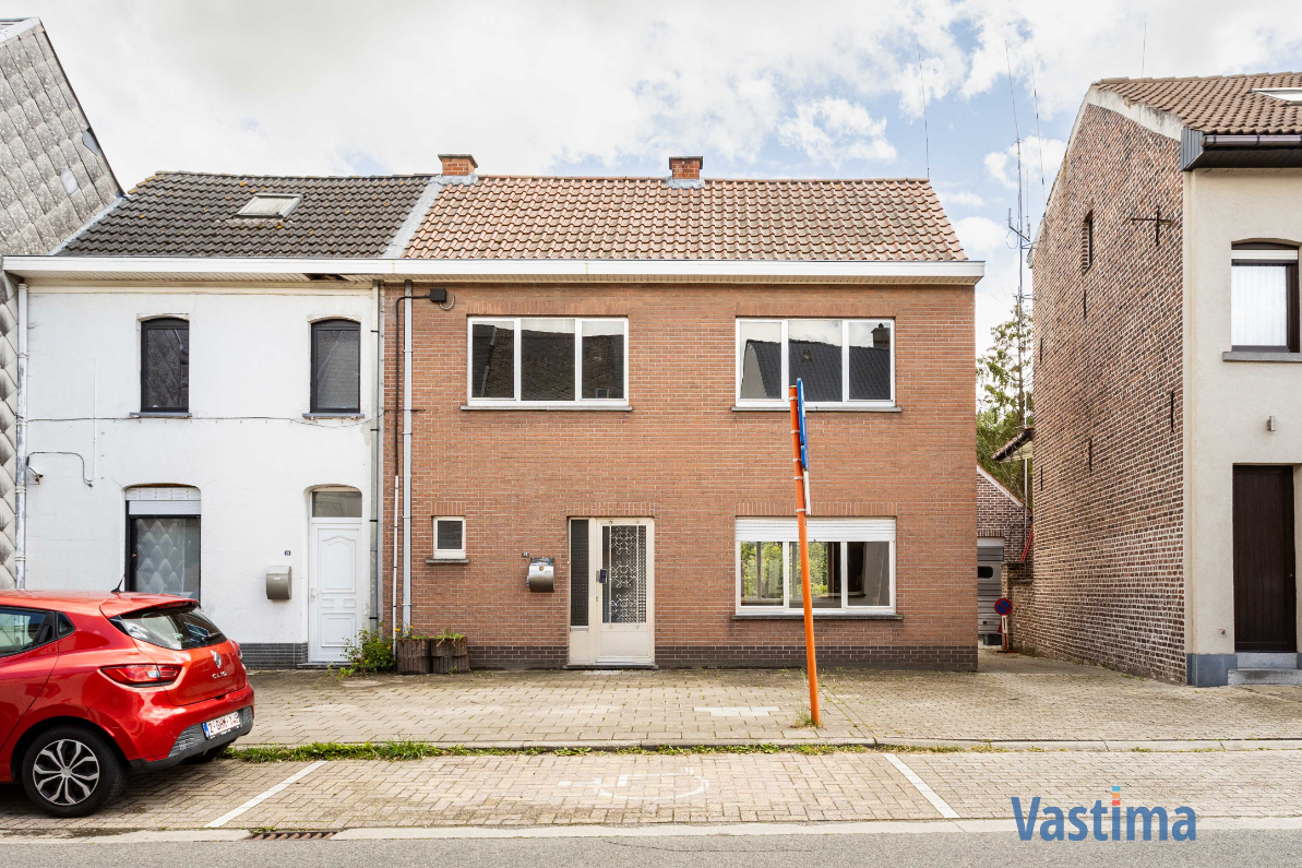 Immo Vastima - Huis Te koop Nieuwerkerken - Te renoveren woning met 3 slaapkamers, garage en tuin