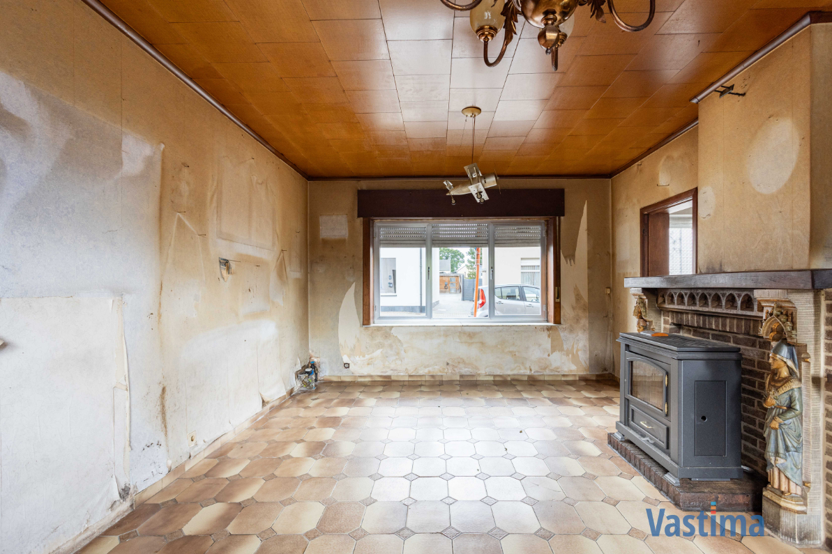 Immo Vastima - Huis Te koop Nieuwerkerken - Te renoveren woning met 3 slaapkamers, garage en tuin