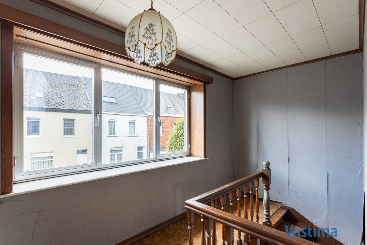 Immo Vastima - Huis Te koop Nieuwerkerken - Te renoveren woning met 3 slaapkamers, garage en tuin