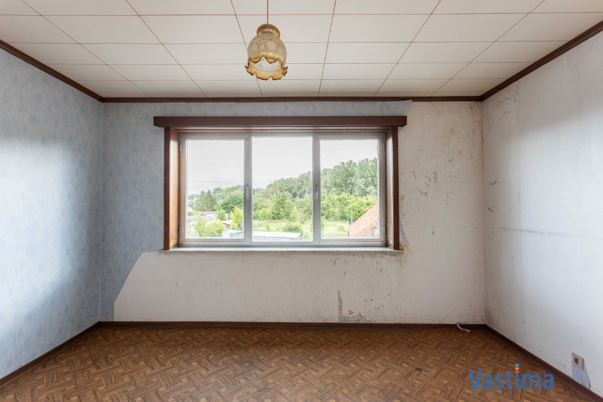 Immo Vastima - Huis Te koop Nieuwerkerken - Te renoveren woning met 3 slaapkamers, garage en tuin