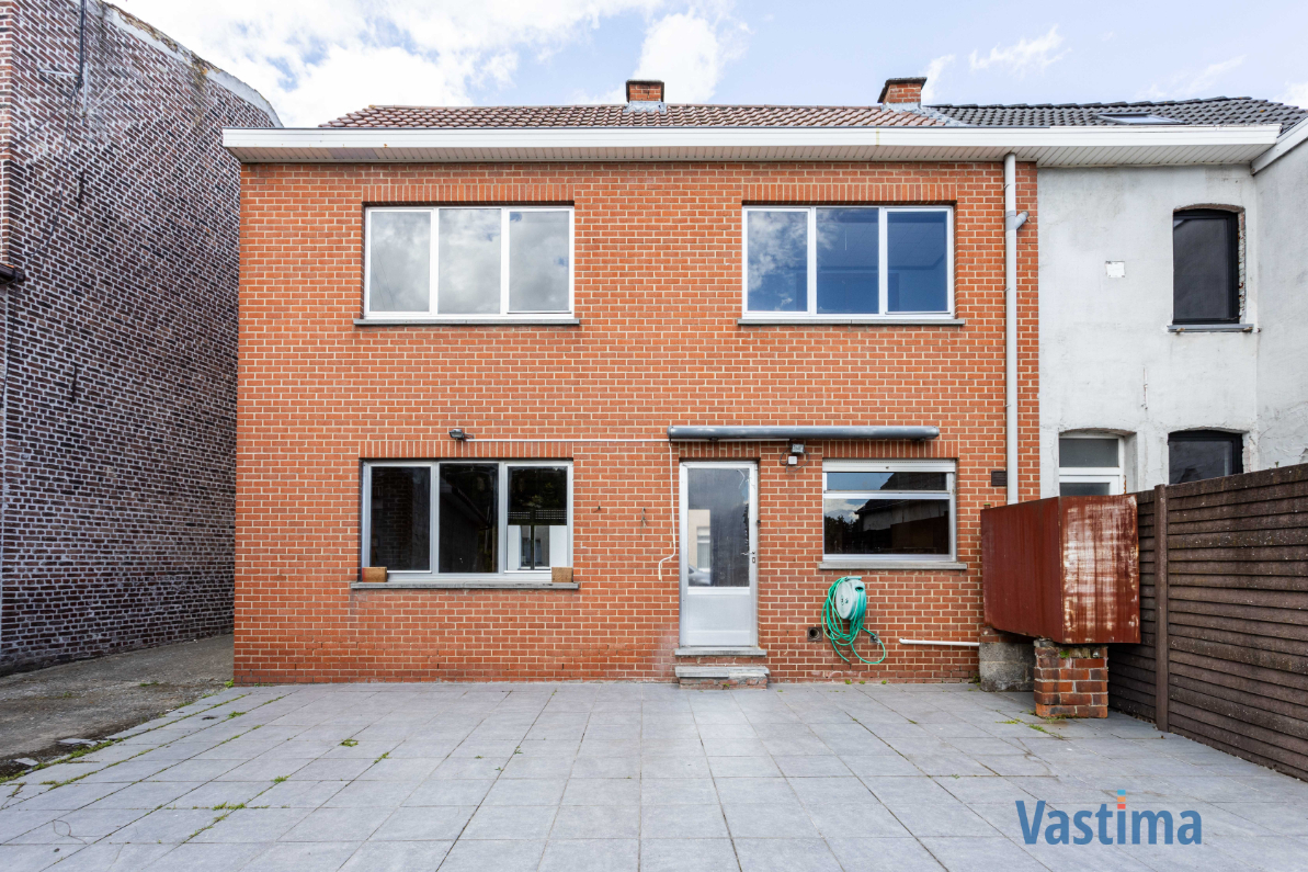 Immo Vastima - Huis Te koop Nieuwerkerken - Te renoveren woning met 3 slaapkamers, garage en tuin