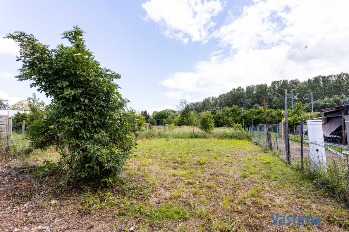Immo Vastima - Huis Te koop Nieuwerkerken - Te renoveren woning met 3 slaapkamers, garage en tuin