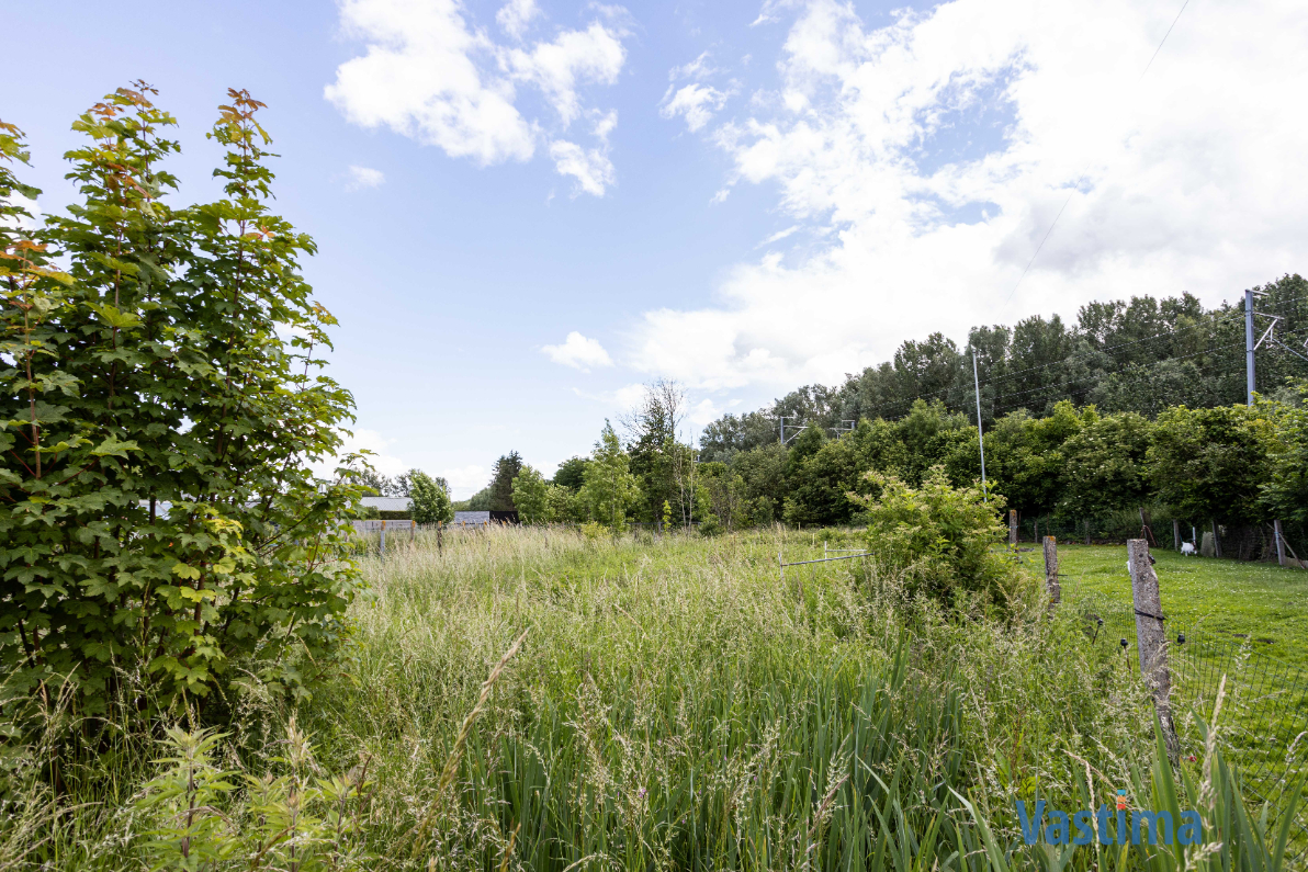 Immo Vastima - Huis Te koop Nieuwerkerken - Te renoveren woning met 3 slaapkamers, garage en tuin