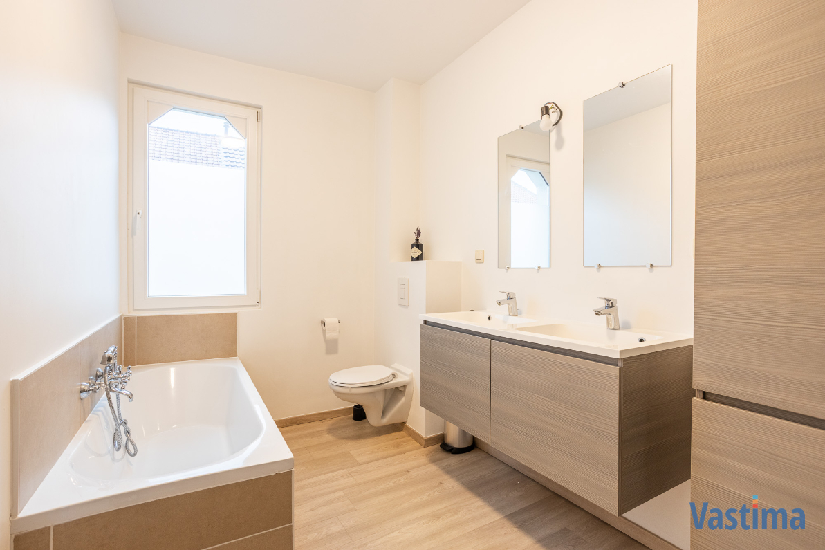 Immo Vastima - Huis Te huur Aalst - Woning in de stadsrand met 2 slaapkamers, dressing en tuin