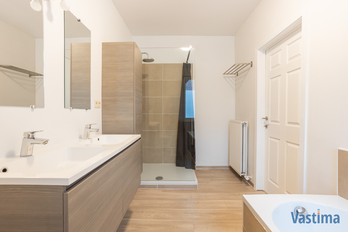 Immo Vastima - Huis Te huur Aalst - Woning in de stadsrand met 2 slaapkamers, dressing en tuin