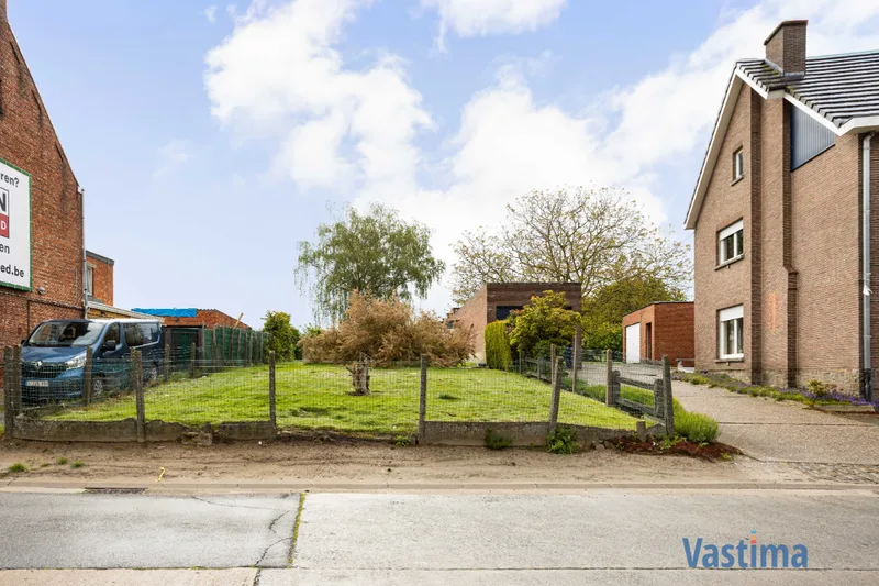 Immo Vastima - Huis Te koop Wieze - Woning met opslagruimte en grond op strategische ligging