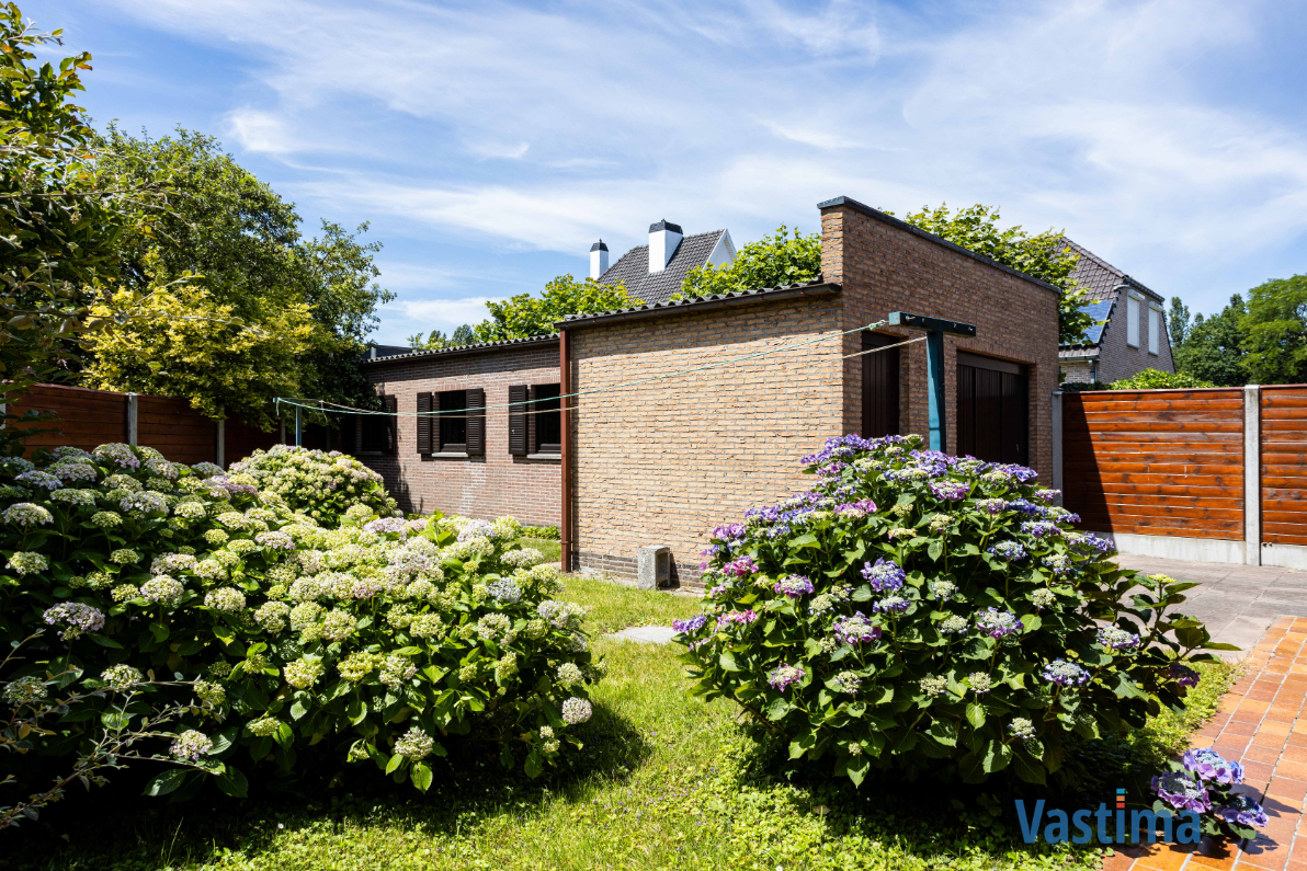 Immo Vastima - Huis Te koop Aalst - Villa met zonnige tuin en grote garage op een steenworp van centrum Aalst