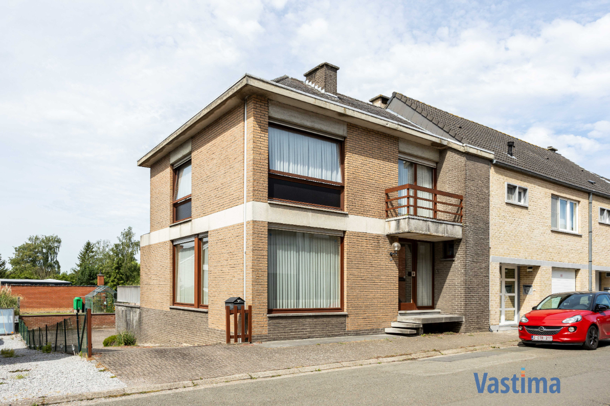Immo Vastima - Huis Te koop Affligem - Op te frissen gezinswoning met 4 slaapkamers en zuidwestgerichte tuin