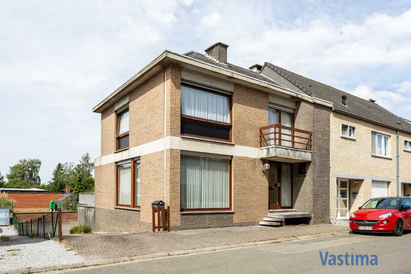 Immo Vastima - Huis Verkocht Affligem - Op te frissen gezinswoning met 4 slaapkamers en zuidwestgerichte tuin