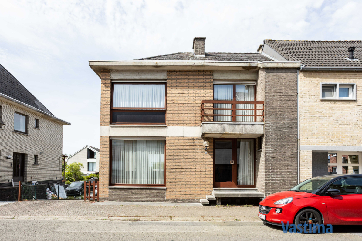 Immo Vastima - Huis Te koop Affligem - Op te frissen gezinswoning met 4 slaapkamers en zuidwestgerichte tuin