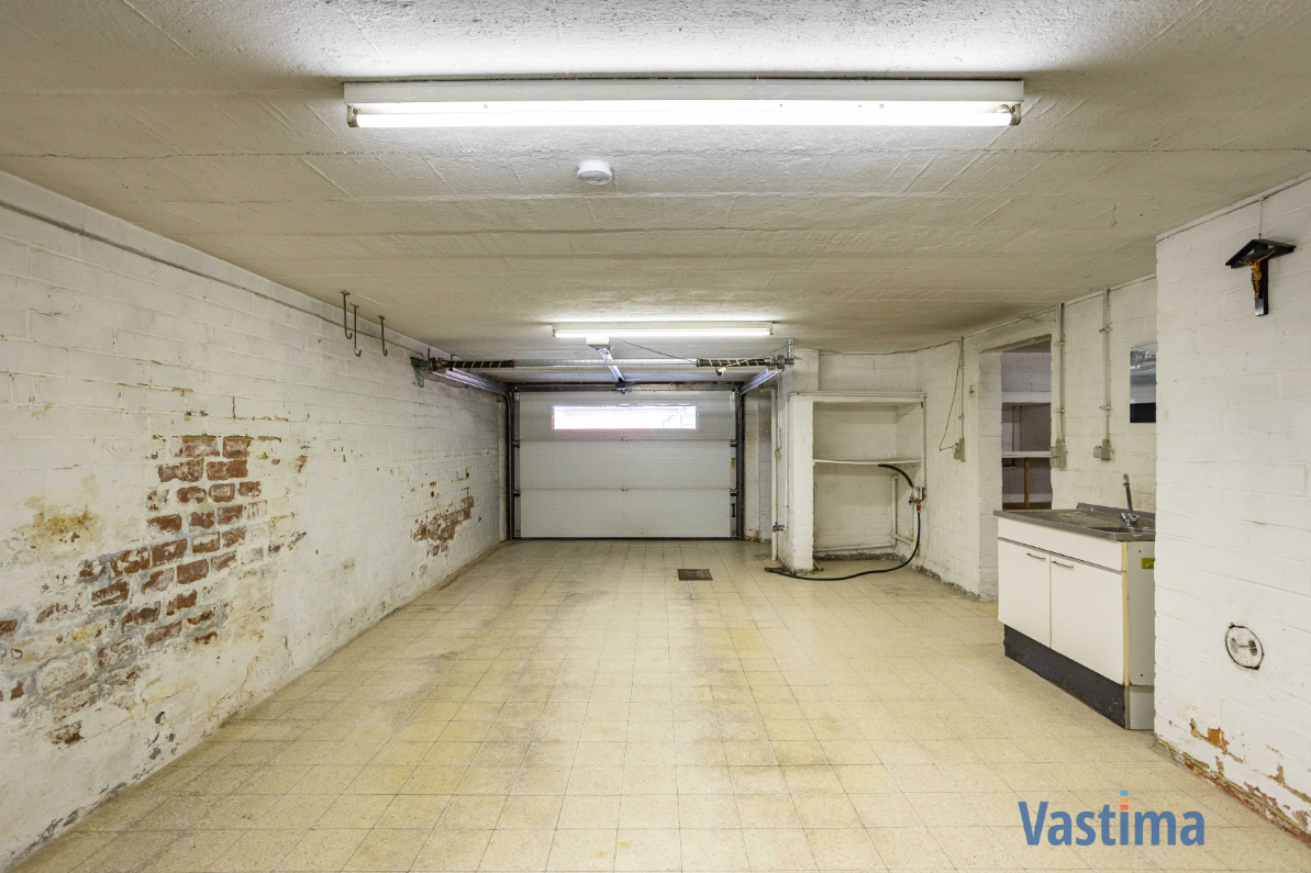 Immo Vastima - Huis Te koop Affligem - Op te frissen gezinswoning met 4 slaapkamers en zuidwestgerichte tuin