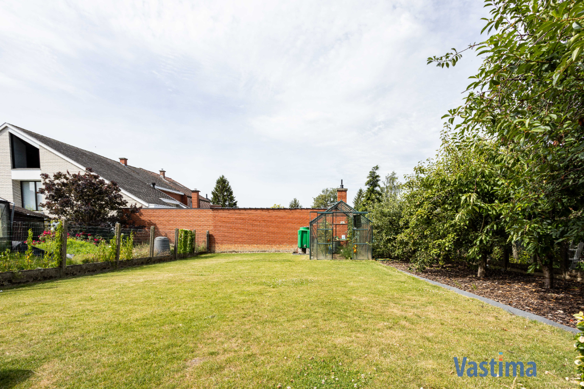 Immo Vastima - Huis Te koop Affligem - Op te frissen gezinswoning met 4 slaapkamers en zuidwestgerichte tuin