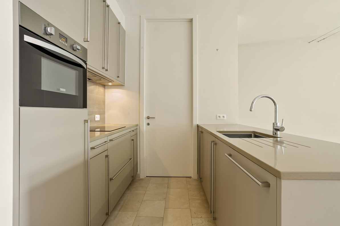 Immo Vastima - Appartement Te koop Aalst - Stijlvol appartement in iconisch gebouw met ruim terras in hartje Aalst
