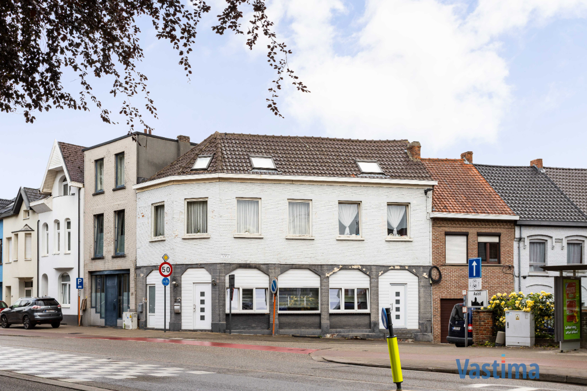 Immo Vastima - Huis Te koop Aalst - Ruime woning met twee volwaardige wooneenheden nabij centrum Aalst