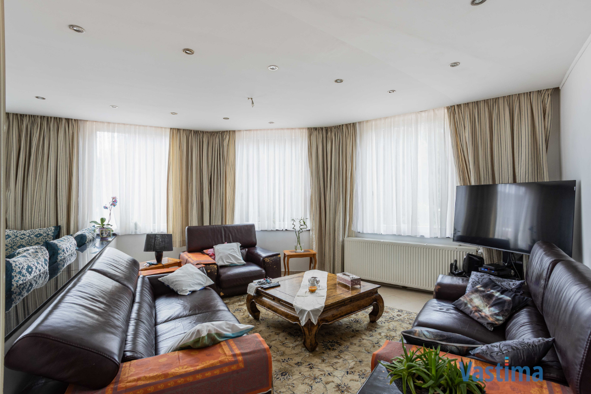 Immo Vastima - Huis Te koop Aalst - Ruime woning met twee volwaardige wooneenheden nabij centrum Aalst
