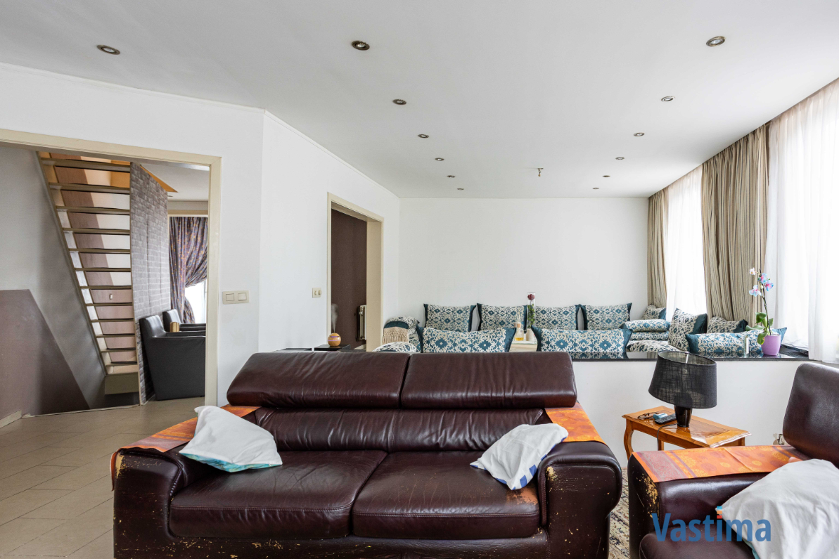 Immo Vastima - Huis Te koop Aalst - Ruime woning met twee volwaardige wooneenheden nabij centrum Aalst