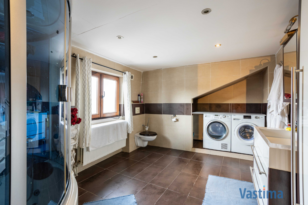 Immo Vastima - Huis Te koop Aalst - Ruime woning met twee volwaardige wooneenheden nabij centrum Aalst