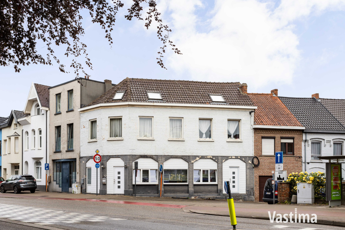 Immo Vastima - Huis Te koop Aalst - Ruime woning met twee volwaardige wooneenheden nabij centrum Aalst
