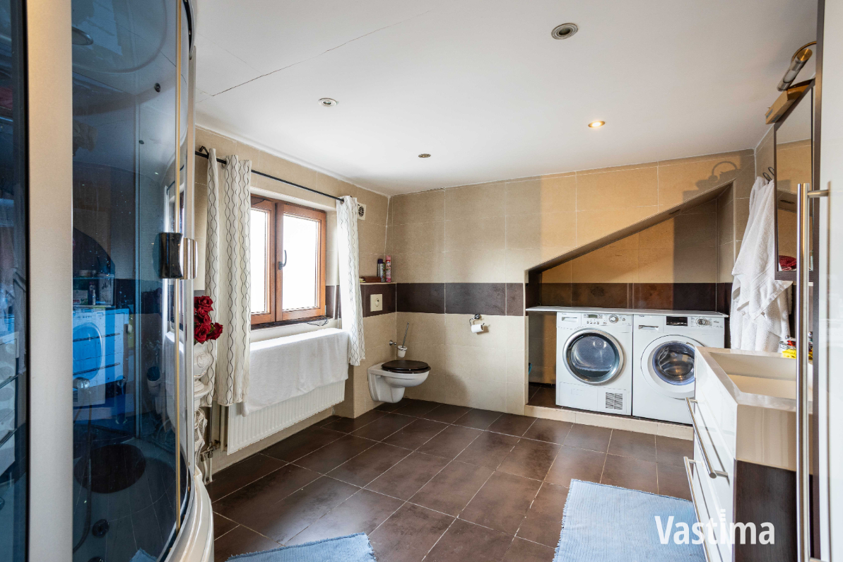 Immo Vastima - Huis Te koop Aalst - Ruime woning met twee volwaardige wooneenheden nabij centrum Aalst