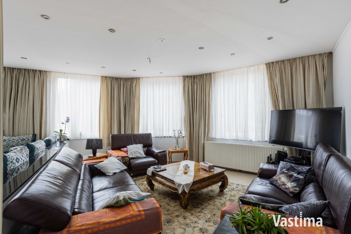 Immo Vastima - Huis Te koop Aalst - Ruime woning met twee volwaardige wooneenheden nabij centrum Aalst