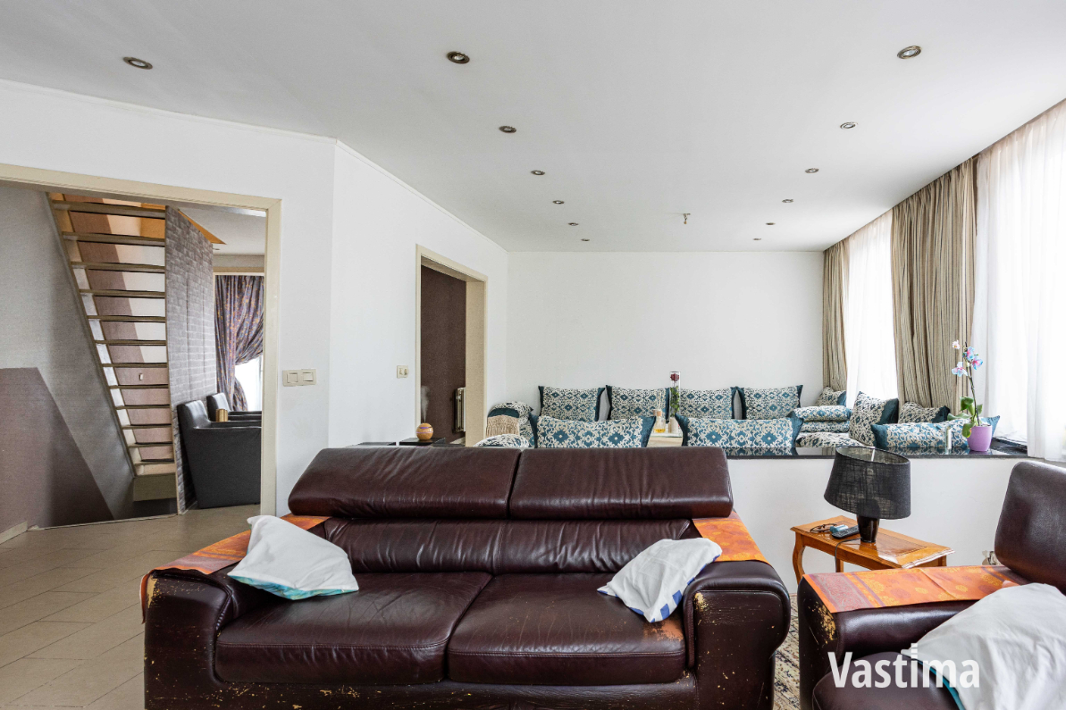 Immo Vastima - Huis Te koop Aalst - Ruime woning met twee volwaardige wooneenheden nabij centrum Aalst