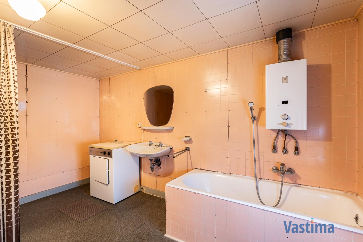 Immo Vastima - Commercieel Te koop Erondegem - Woning met loods en grote tuin