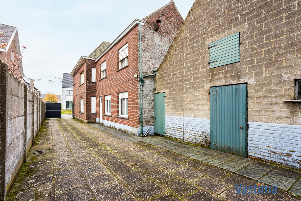 Immo Vastima - Commercieel Te koop Erondegem - Woning met loods en grote tuin