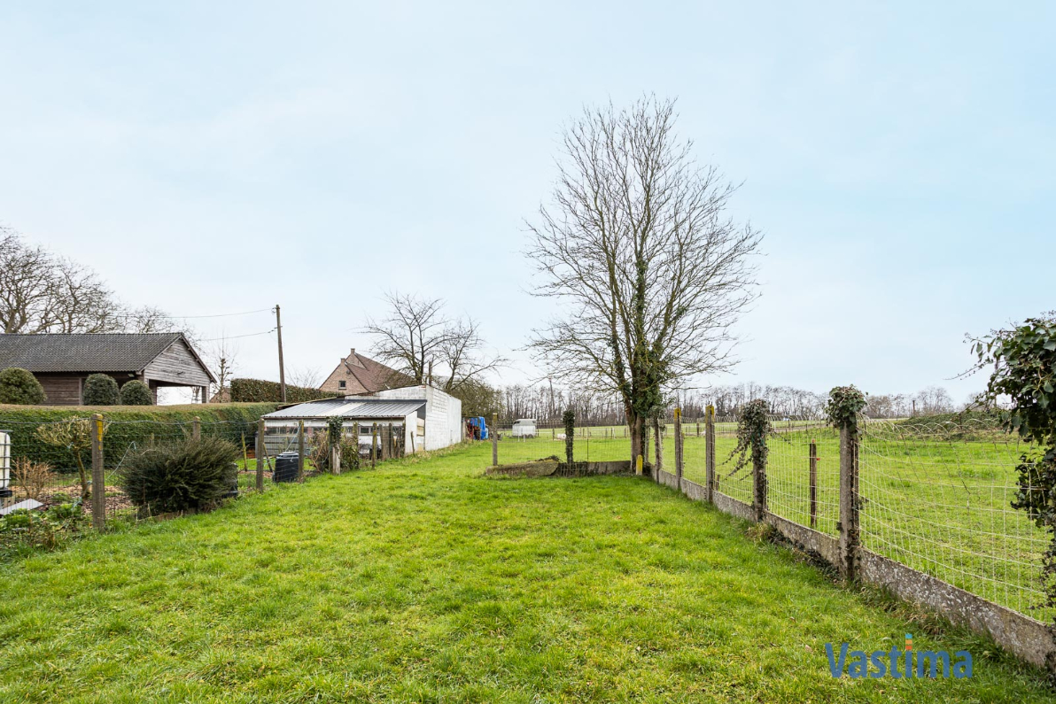 Immo Vastima - Commercieel Te koop Erondegem - Woning met loods en grote tuin