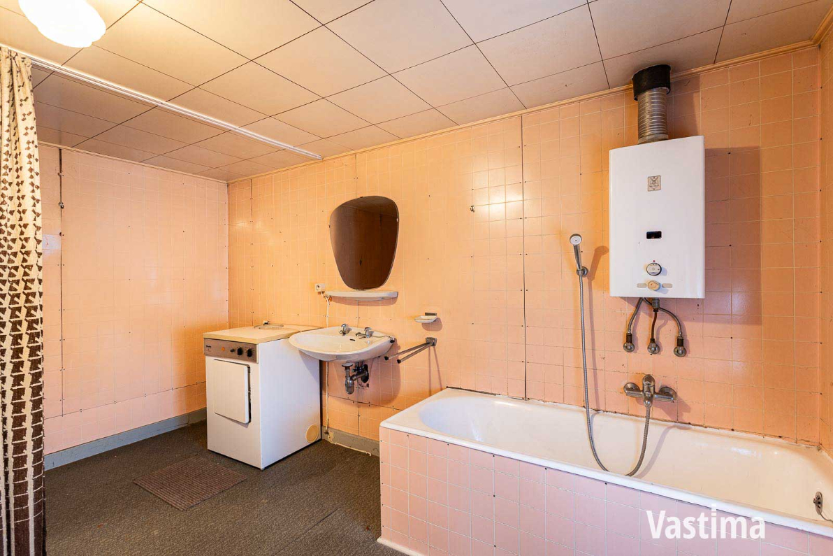 Immo Vastima - Commercieel Te koop Erondegem - Woning met loods en grote tuin