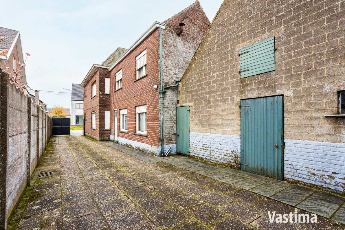 Immo Vastima - Commercieel Te koop Erondegem - Woning met loods en grote tuin