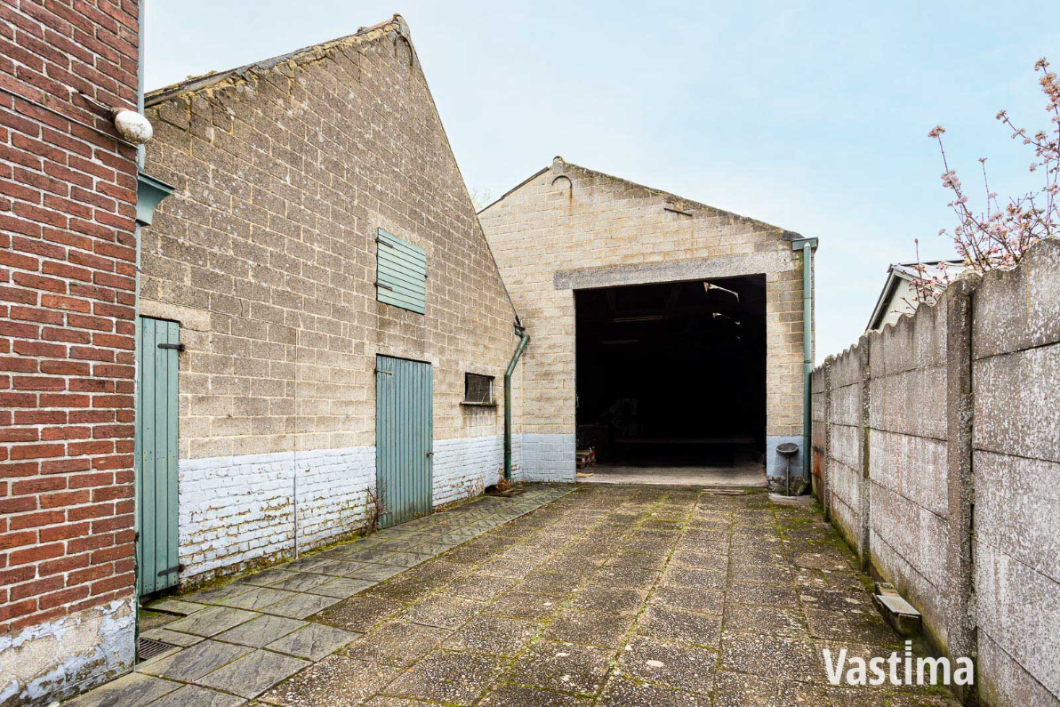 Immo Vastima - Commercieel Te koop Erondegem - Woning met loods en grote tuin