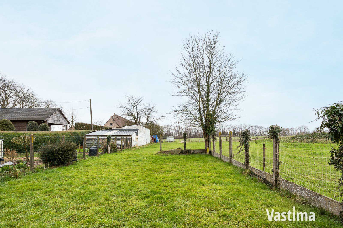 Immo Vastima - Commercieel Te koop Erondegem - Woning met loods en grote tuin