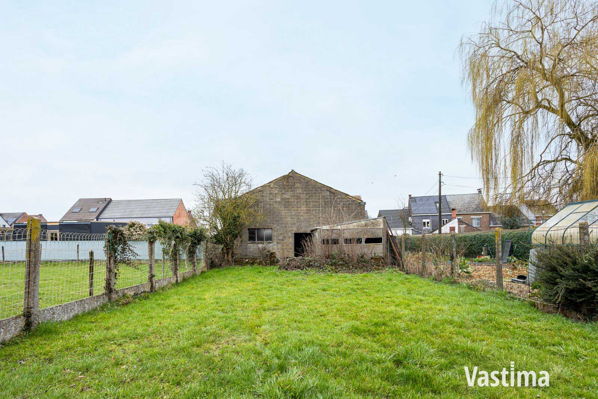 Immo Vastima - Commercieel Te koop Erondegem - Woning met loods en grote tuin