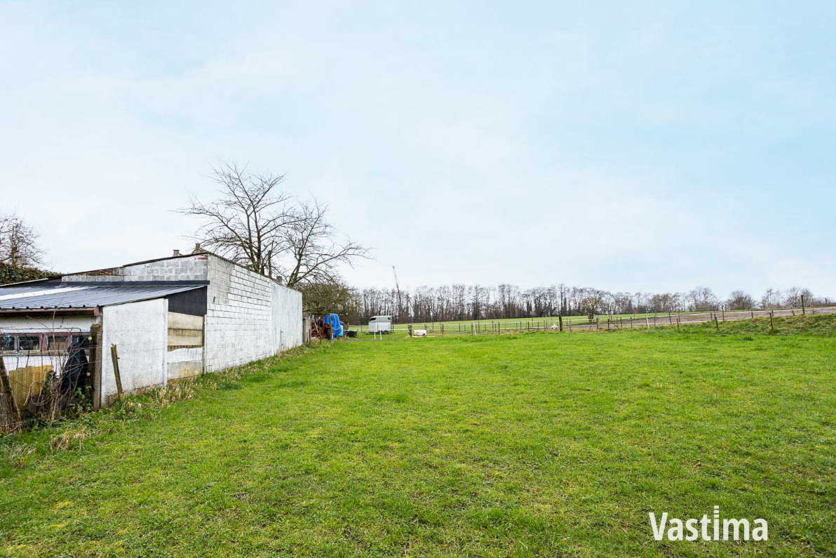 Immo Vastima - Commercieel Te koop Erondegem - Woning met loods en grote tuin