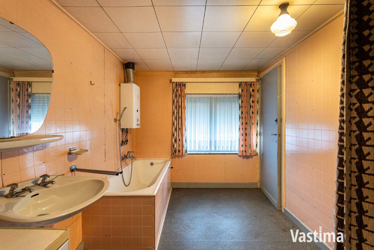 Immo Vastima - Huis Te koop Erondegem - Woning met loods en grote tuin