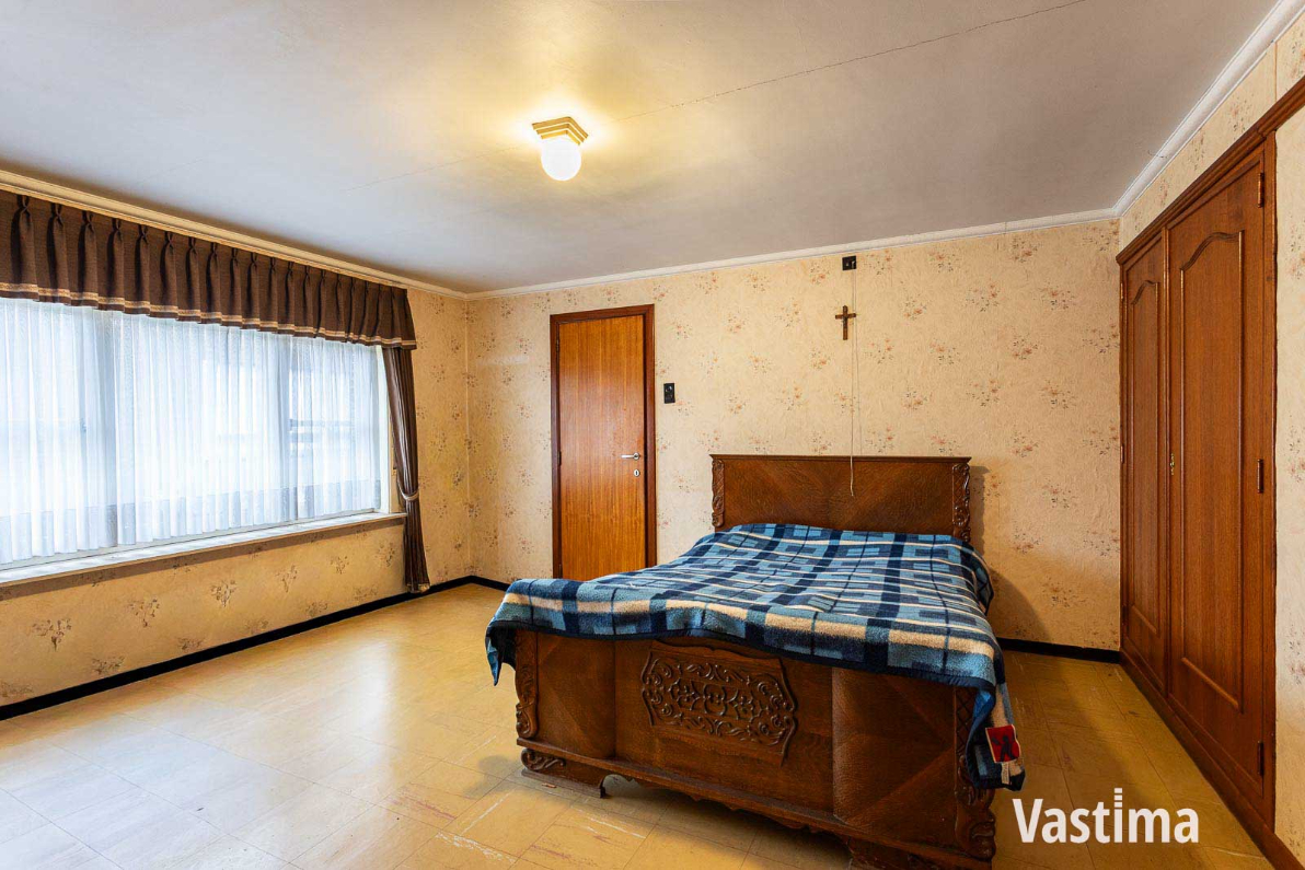 Immo Vastima - Huis Te koop Erondegem - Woning met loods en grote tuin