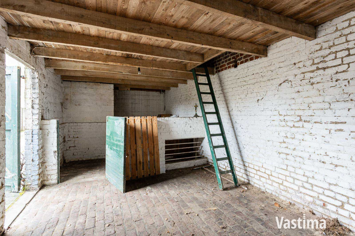 Immo Vastima - Huis Te koop Erondegem - Woning met loods en grote tuin
