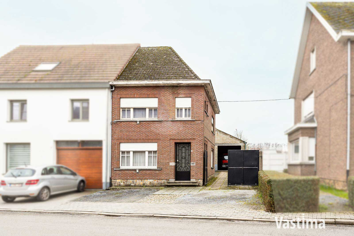 Immo Vastima - Huis Te koop Erondegem - Woning met loods en grote tuin